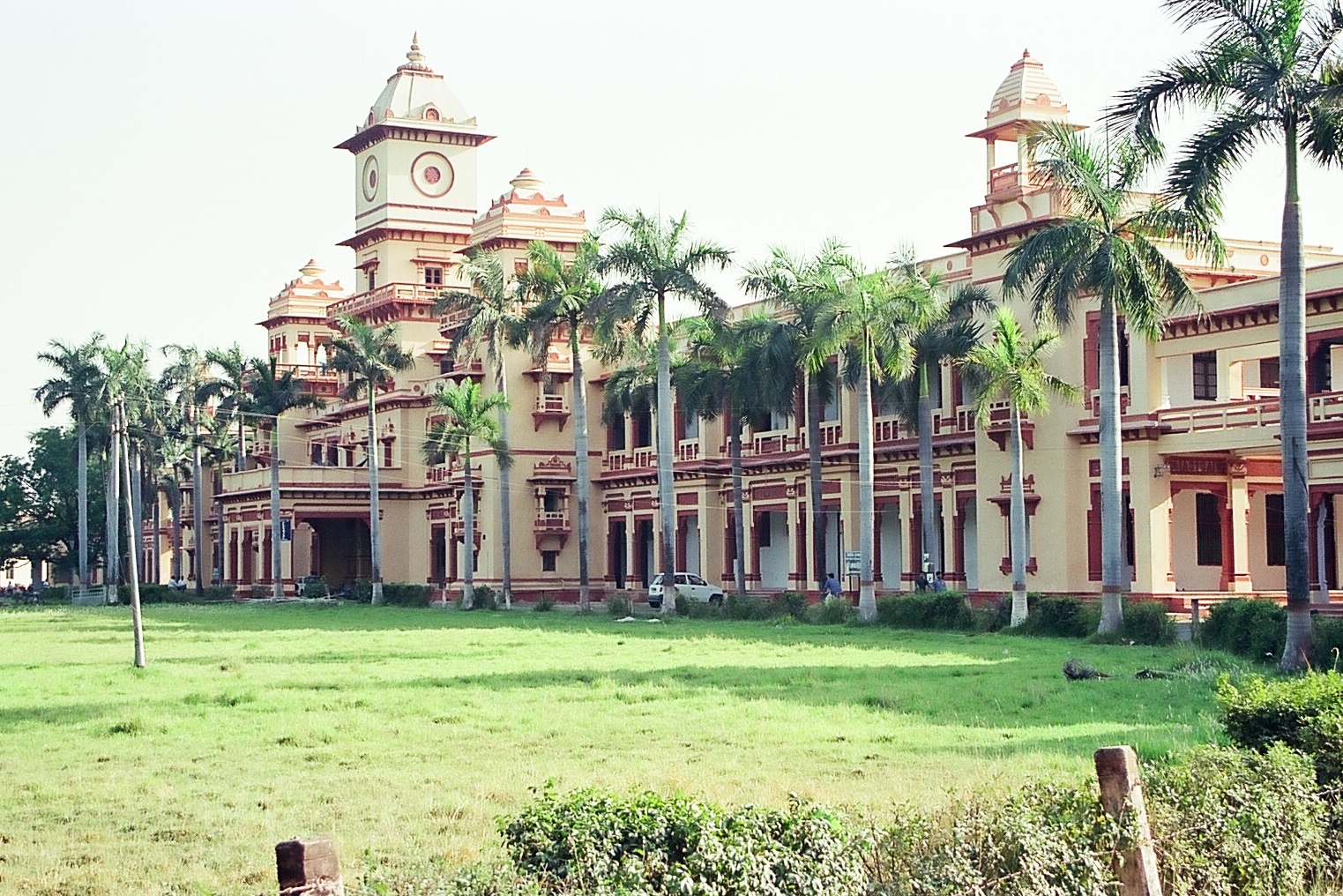 Electrical_Engg_Deptt_IT-BHU.JPG