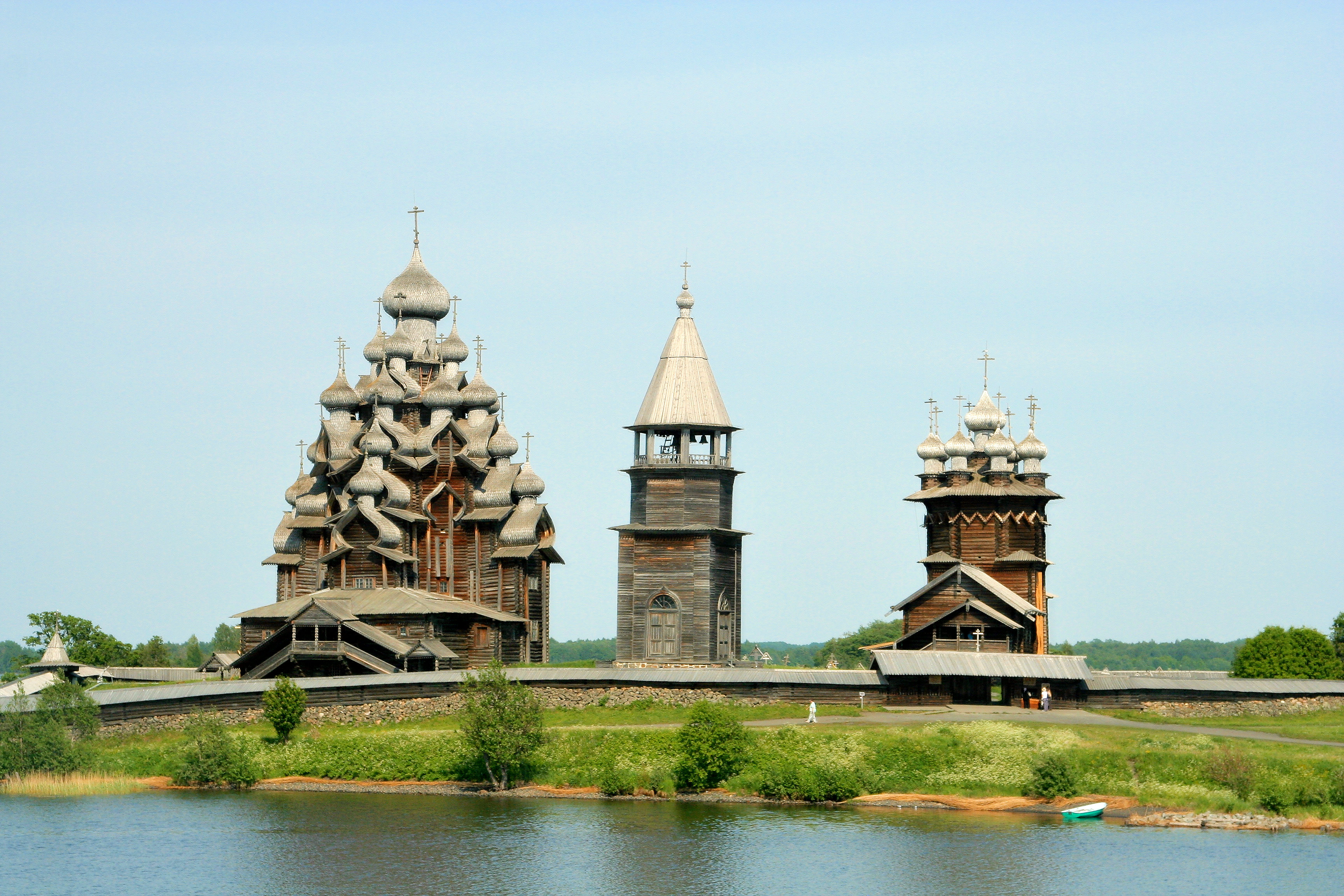 Kizhi_churches.jpg