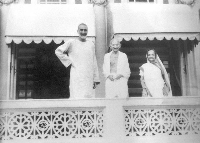 640px-Gandhi_and_Abdul_Gaffa_Khan.jpg