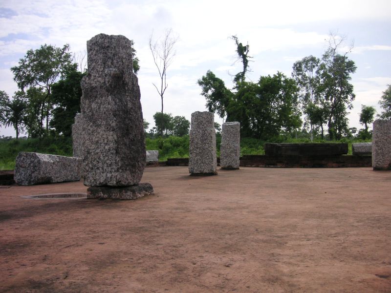 Pillars-vikramshila.jpg