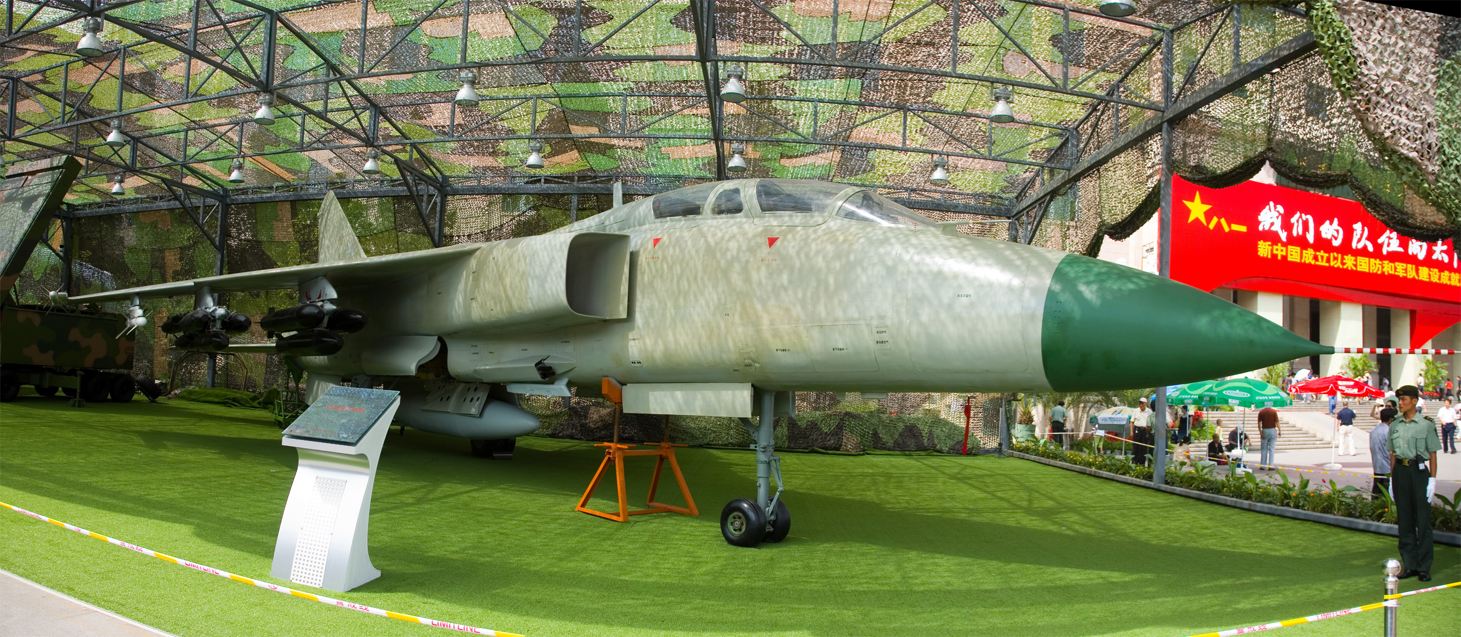 JH-7A_fighter_bomber_-_military_museum.jpg