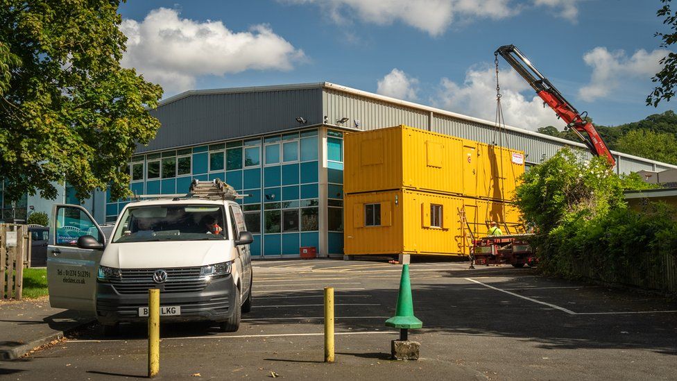 Construction of a temporary building at Crossflatts