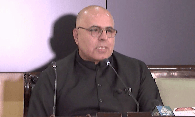 Caretaker Balochistan Information Minister Jan Achakzai addresses a press conference in Quetta on Sunday. — DawnNewsTV