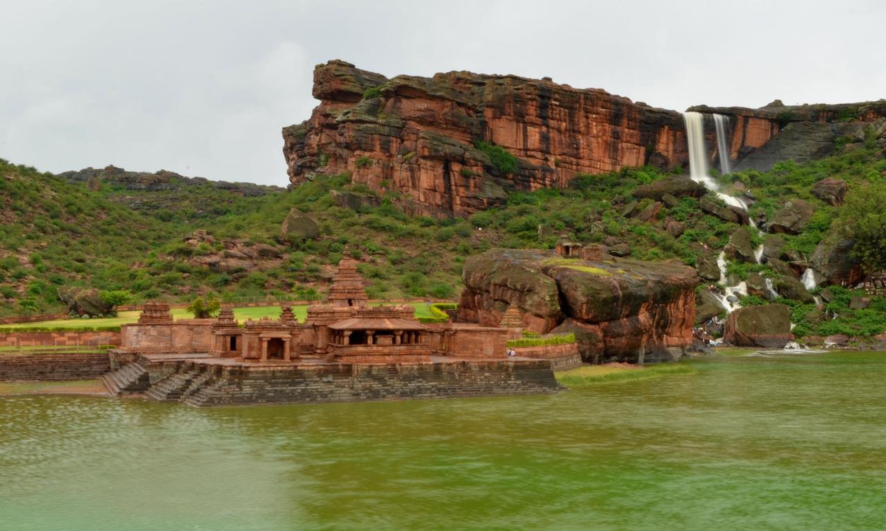 Posts-Badami.jpg