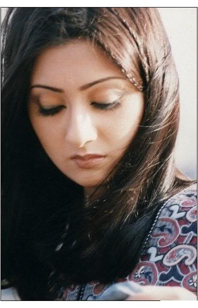 ayesha-khan-1.jpg