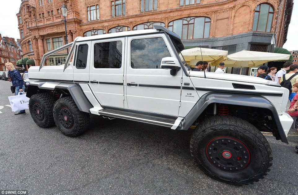 1407235318016_wps_20_Mercedes_G63_AMG_6x6_out_.jpg