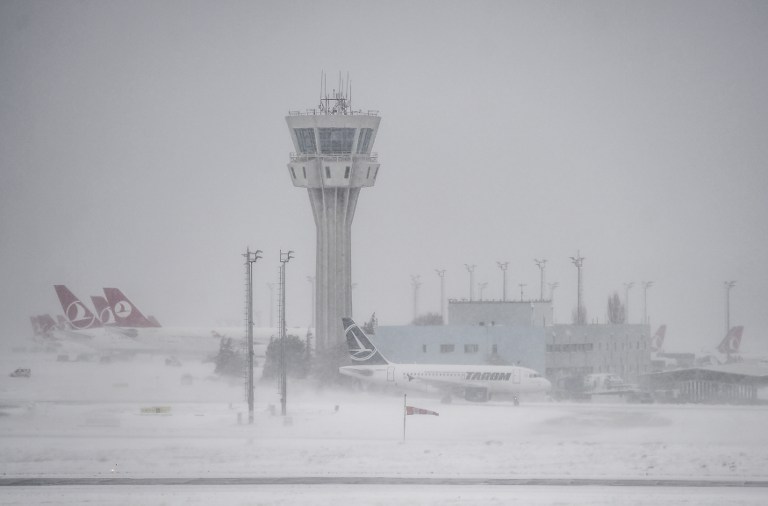 afp-snowfall-ataturk-istanbul-20170107.jpg