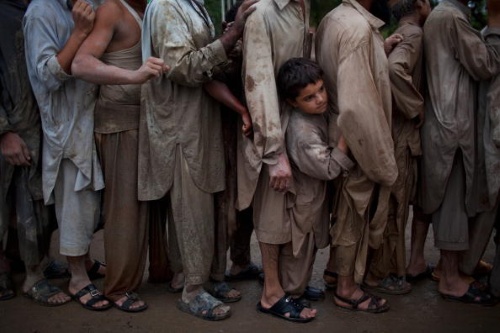 pakistan-line-of-people-waiting-ehidi-foundation-info.jpg