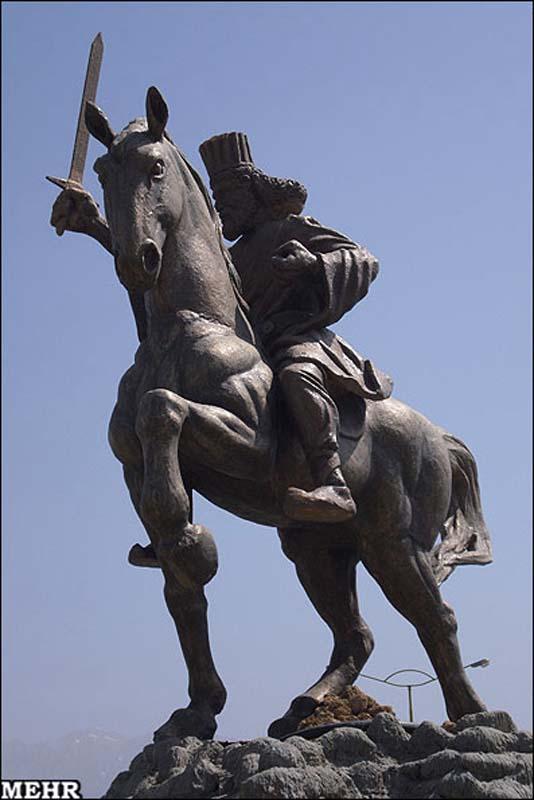 achaemenid_Commander_Ario_Barzan_Yasuj_Statue.jpg