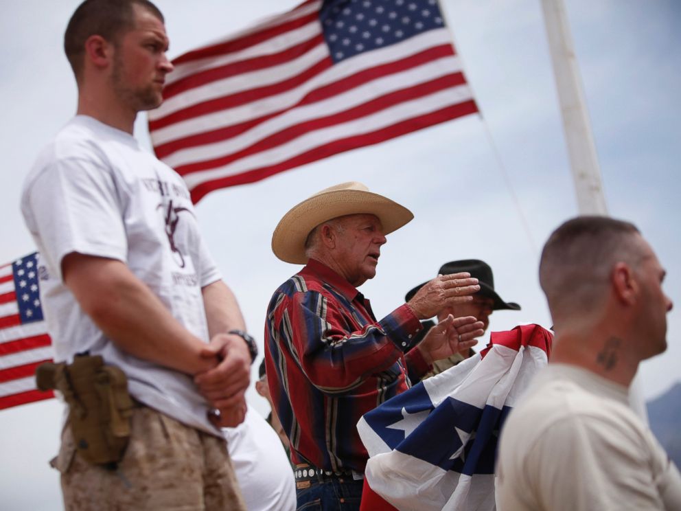 AP_cliven_bundy_armed_suppoerters_jt_140419_4x3_992.jpg