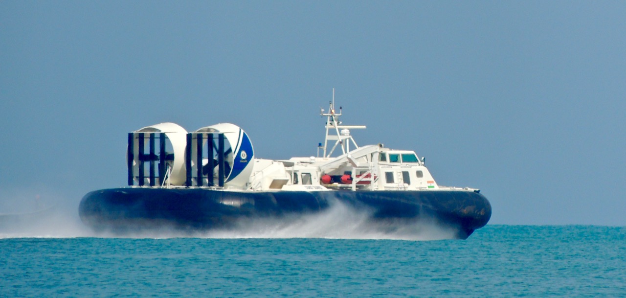 Griffon-GRSE_8000_TD-class_Hovercraft.jpg