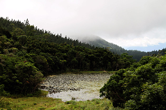 Knuckles-Lake.jpg