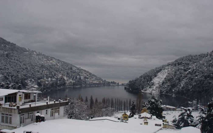 hotel-nainital-snow.jpg