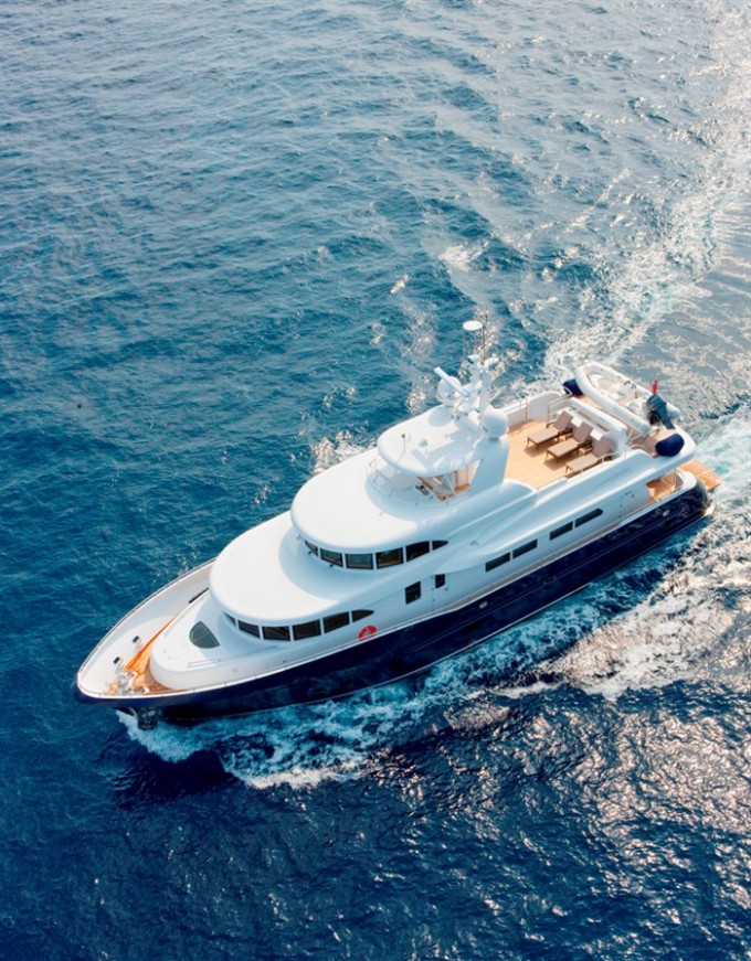 Columbus%2090%20motor%20yacht%20Belle%20Isle%20-%20a%20Kingship%20charter%20yacht-680.jpg