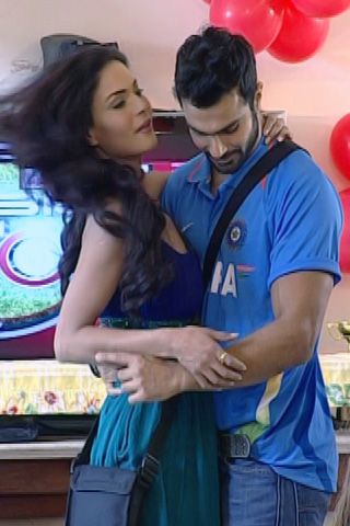 Veena-Malik-and-Ashmit-Patel.jpg