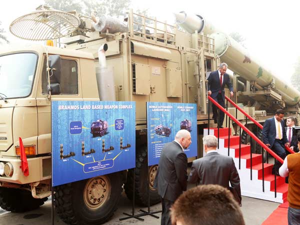 21-1421846463-russian-defence-minister-visits-brahmos2-600.jpg