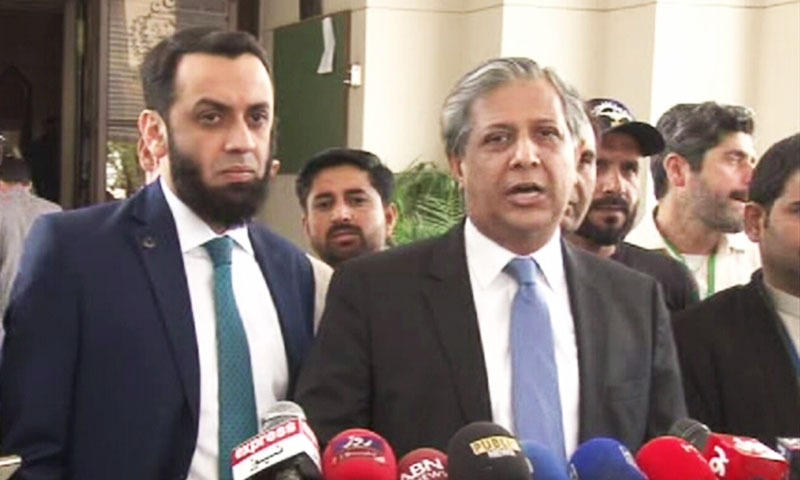  Law Minister Azam Nazir Tarar talks to the media outside Supreme Court on Tuesday. — DawnNewsTV