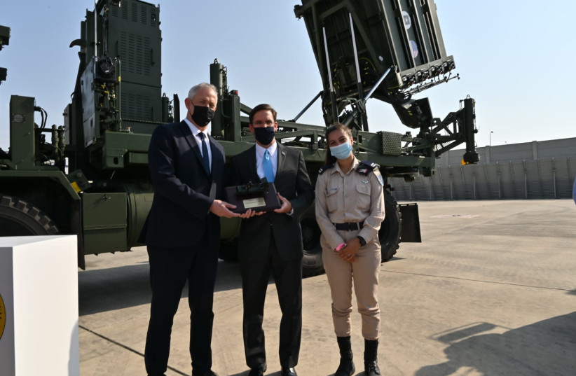 Benny Gantz meets with Mark Esper, October 29, 2020 (photo credit: DEFENSE MINISTRY)