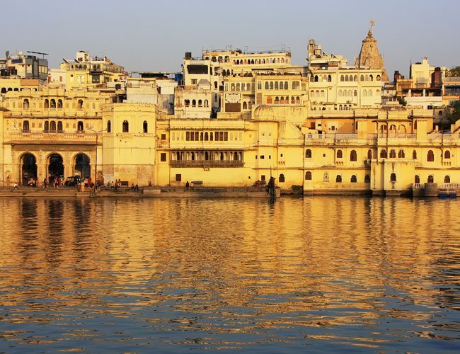 6lakepichola.jpg