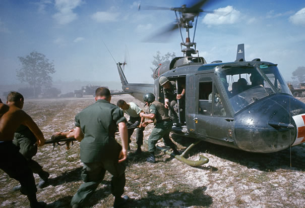 helicoptors-rescues-casualties-vietnam.jpg