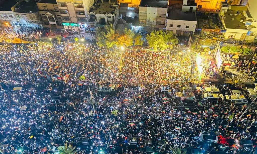 PTI supporters turn out in large numbers in Karachi on April 10. — Photo courtesy: PTI Twitter