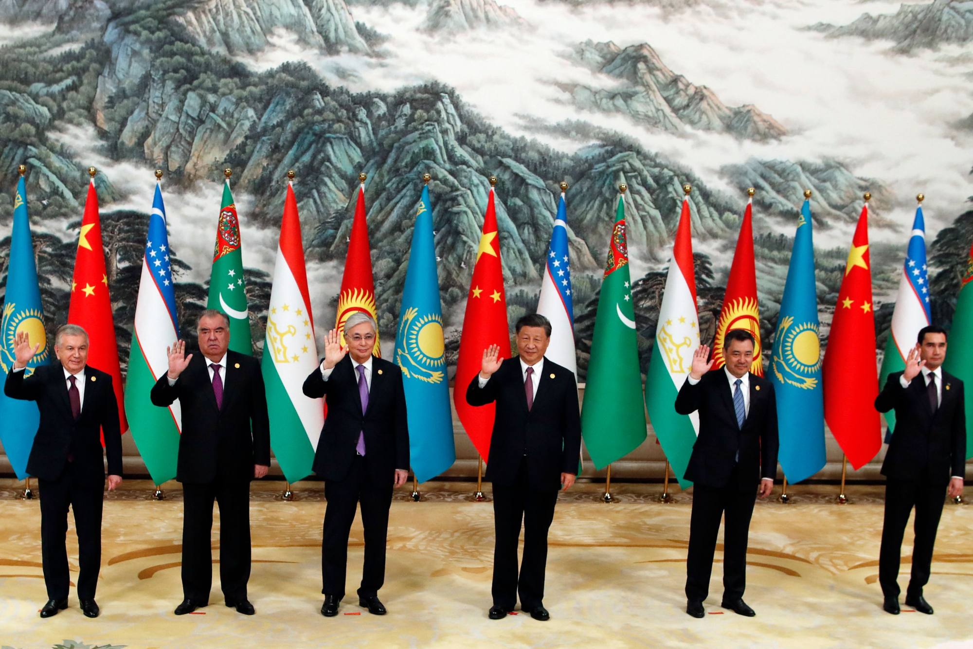 From left, Uzbekistan’s President Shavkat Mirziyoyev, Tajikistan’s President Emomali Rahmon, Kazakhstan’s President Kassym-Jomart Tokayev, Chinese President Xi Jinping, Kyrgyzstan’s President Sadyr Japarov and Turkmenistan’s President Serdar Berdymukhamedov pose for a photo at the China-Central Asia Summit in Xian, in China’s northern Shaanxi province, on May 19. Photo: AFP