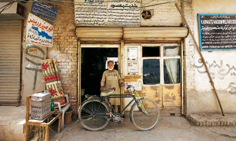 barber-of-larkana-007.jpg