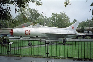 mig-21de_armeemuseum93I_28.jpg