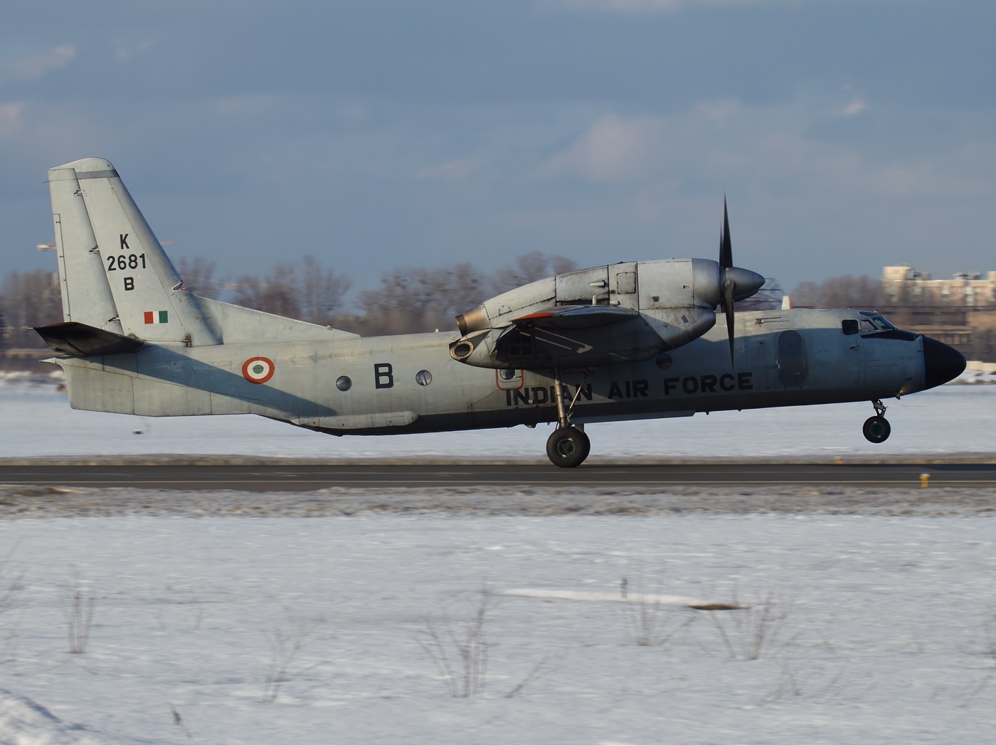 Indian_Air_Force_Antonov_An-32_Karpezo-1.jpg