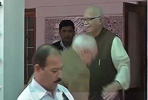 russian-ambassador-advani-home-295.jpg