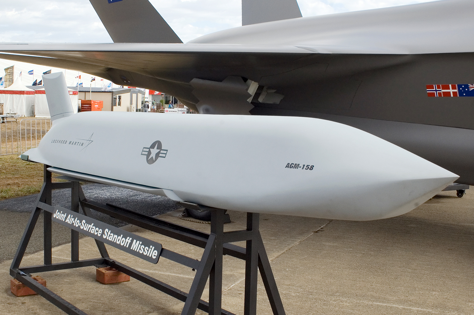 Lockheed_Martin_AGM-158_JASSM_%288351604870%29.jpg