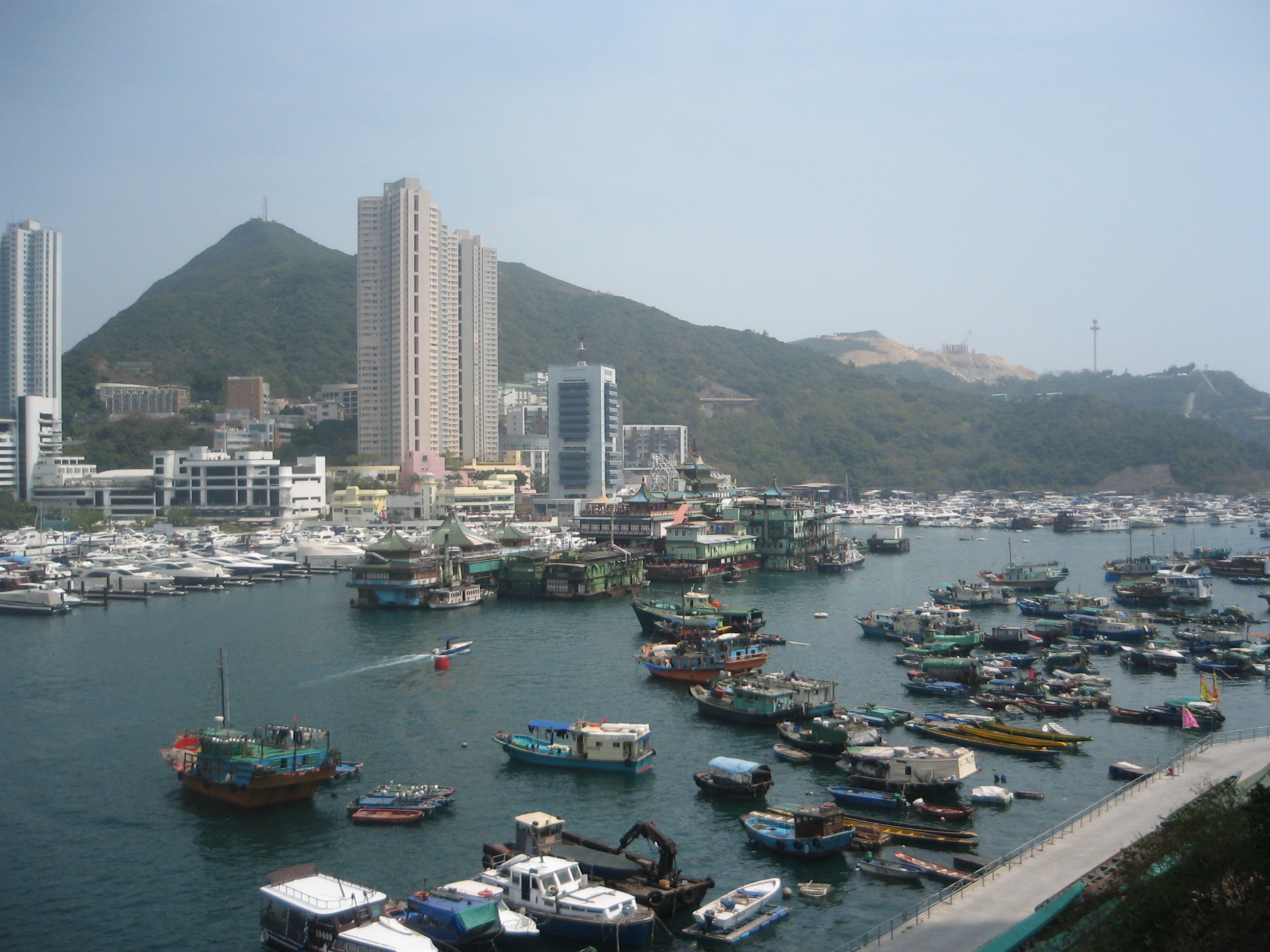 Aberdeen_Harbour_view.jpg