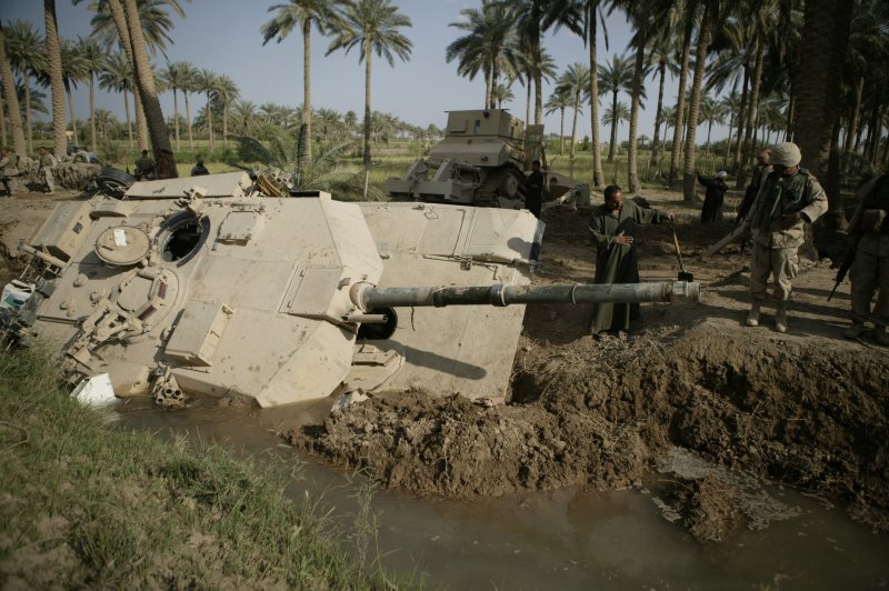 tank-canal040410a_usmc_2004414142357.jpg