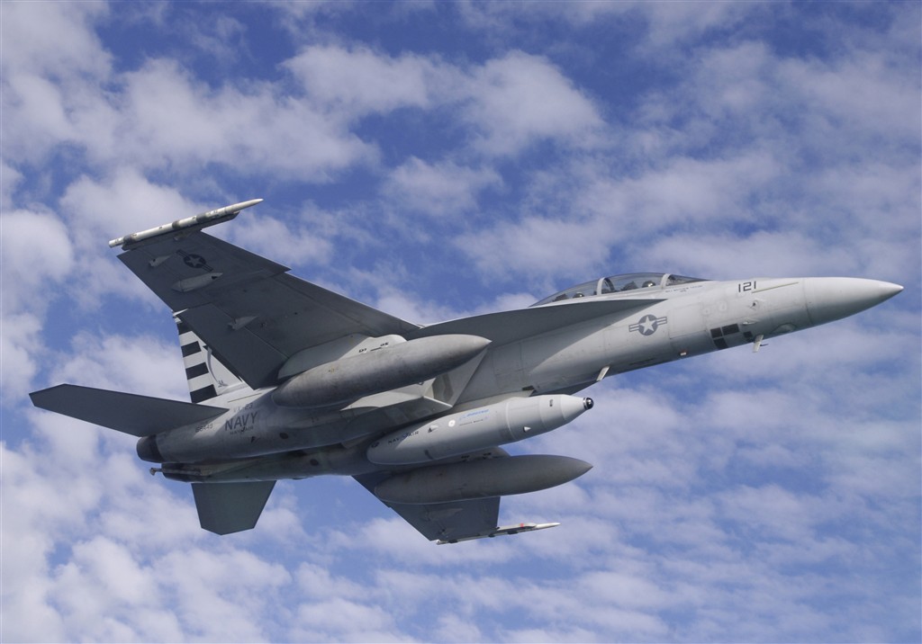 ELEC_IRST_Tank_on_F-18F_lg.jpg