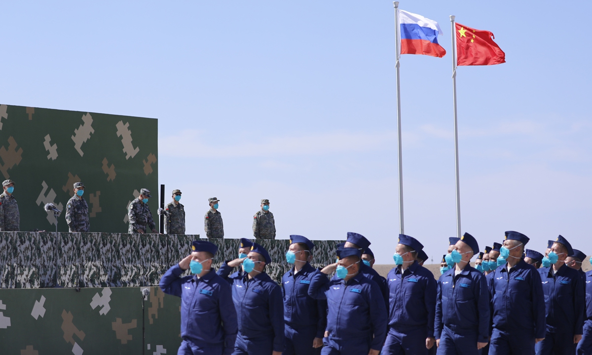 Russian Air Force soldiers pass the grandstand at the opening ceremony of a China-Russia large-scale strategic military exercise on Monday in Northwest China's Ningxia Hui Autonomous Region. Photo: Xinhua