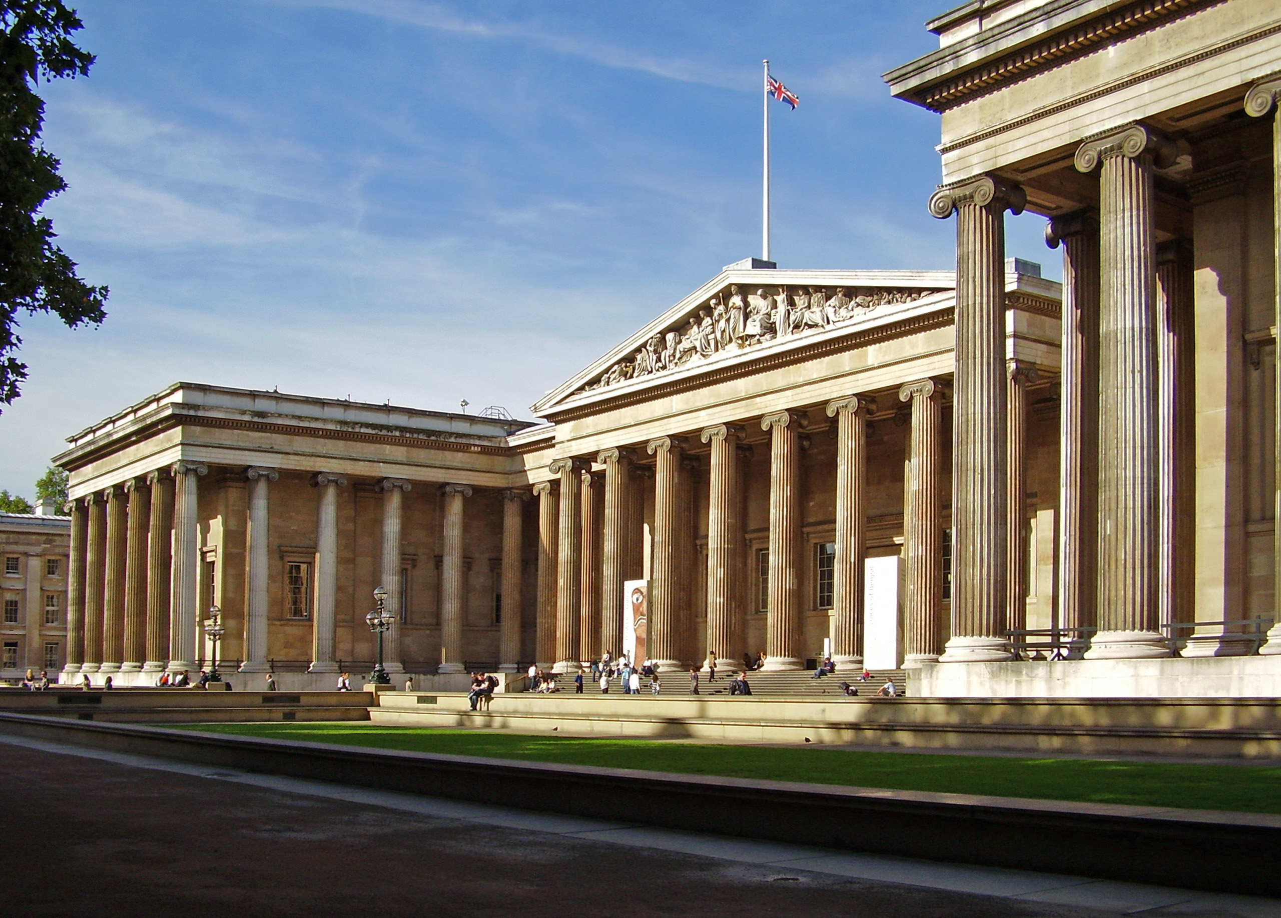 British_Museum_from_NE_2.JPG