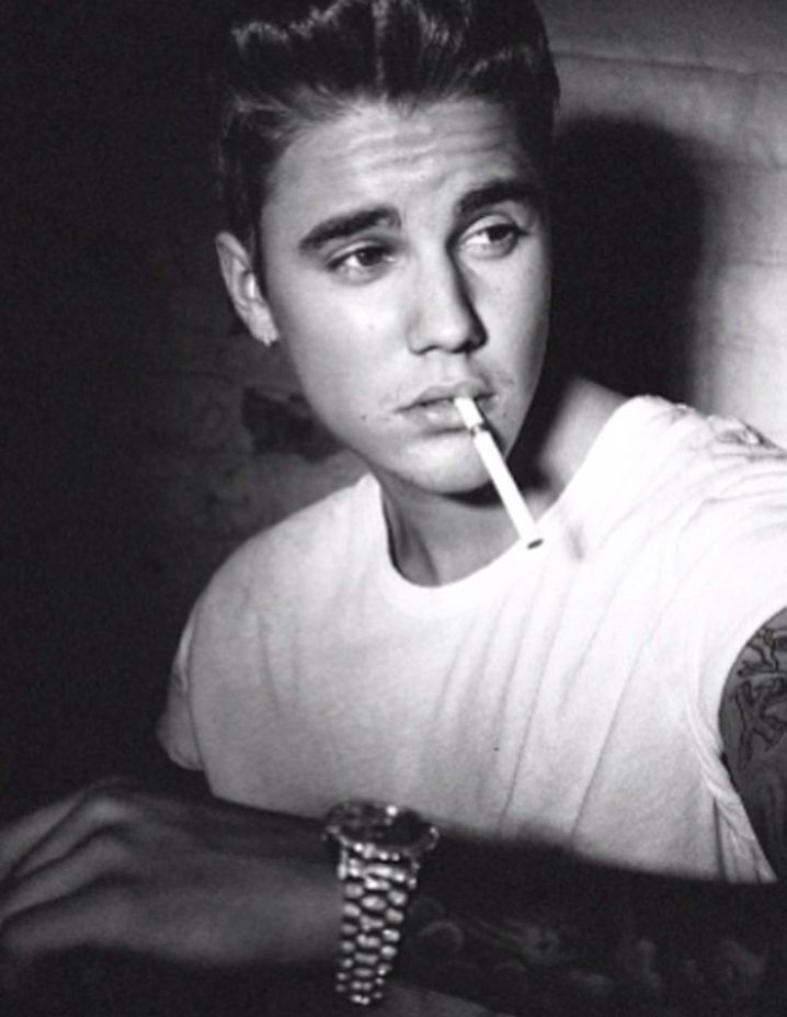 Justin-Bieber-tweets-a-picture-smoking-like-James-Dean-3274423.jpg