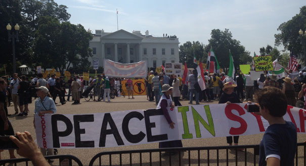 130831-syria-protest-white-house-jonathan-allen-605.jpg