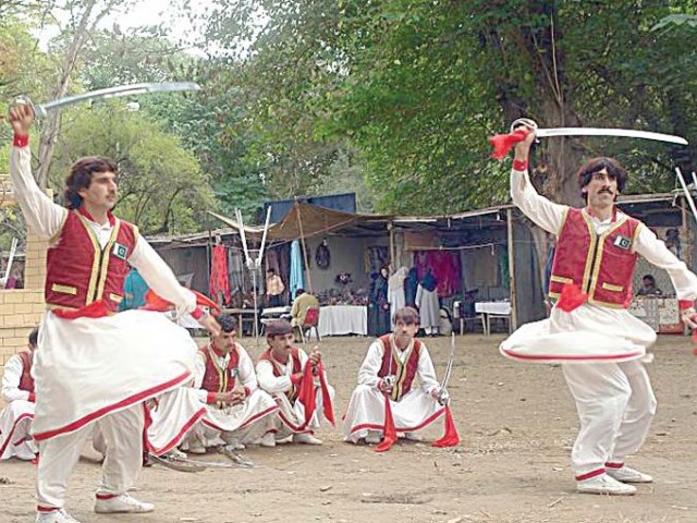 Folk-Dance-PHOTOS-MUHAMMAD-JAVAID-THE-EXPRESS-TRIBUNE-640x480.jpg