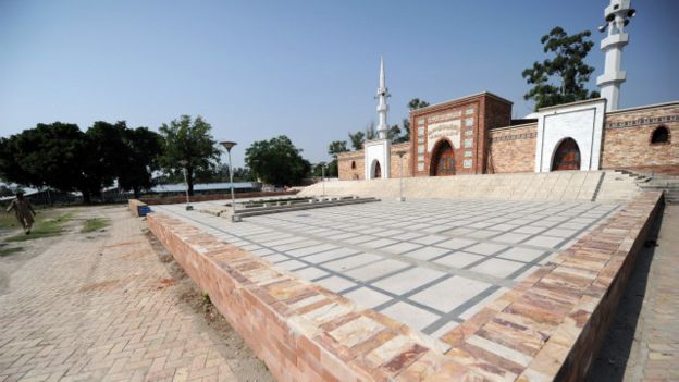 160130172144_lal_masjid_pakistan_640x360_afp_nocredit.jpg