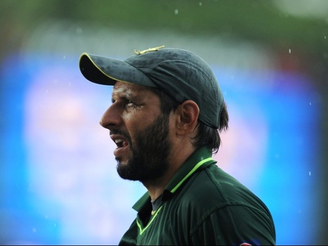 afridi-in-the-rain-640x480.jpg