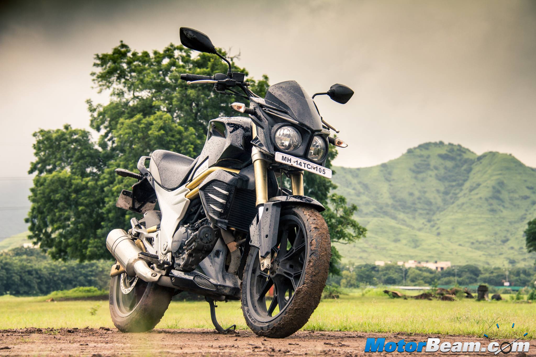 2015-Mahindra-Mojo-Test-Ride-Review.jpg