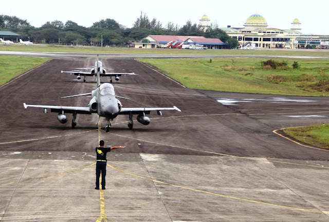 kedatangan%2Bpesawat%2Bhawk.jpg