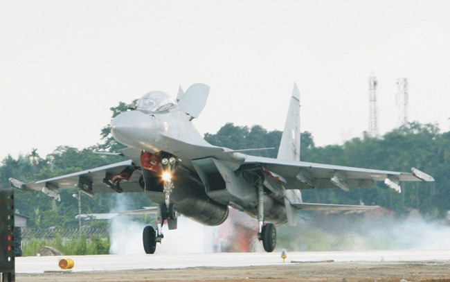 Sukhoi-Su-30-MKI-IAF-03_thumb.jpg