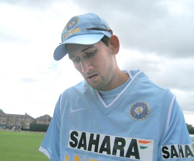 23celeb-agarkar.jpg