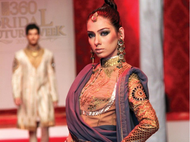 JJ-Valaya-at-Bridal-Couture-week-2011.jpg