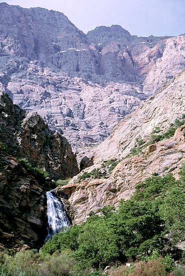 zagros_waterfall.jpg