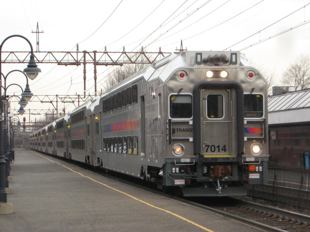 NJ_Transit_Multilevel_7014_on_Train_6651.jpg