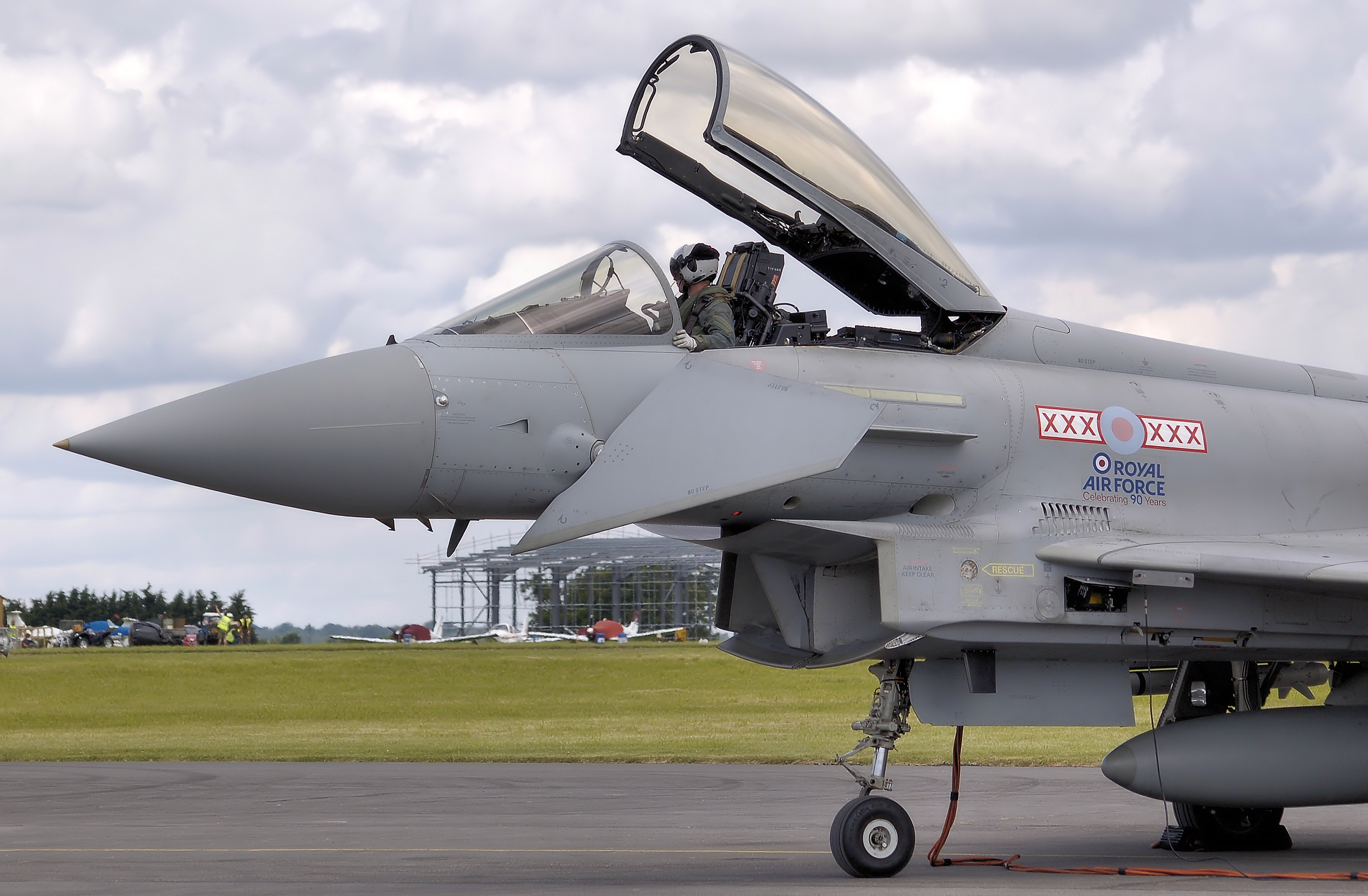 Typhoon_f2_zj910_canard_arp.jpg