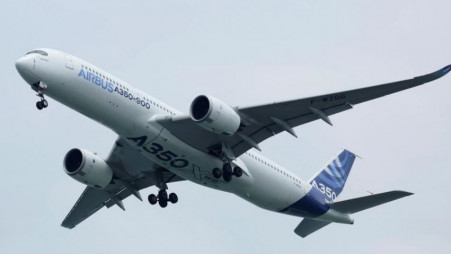 FILE PHOTO: An Airbus A350-900 aircraft performs a flight pass during the Singapore Airshow in Singapore February 11, 2014. REUTERS/Tim Chong